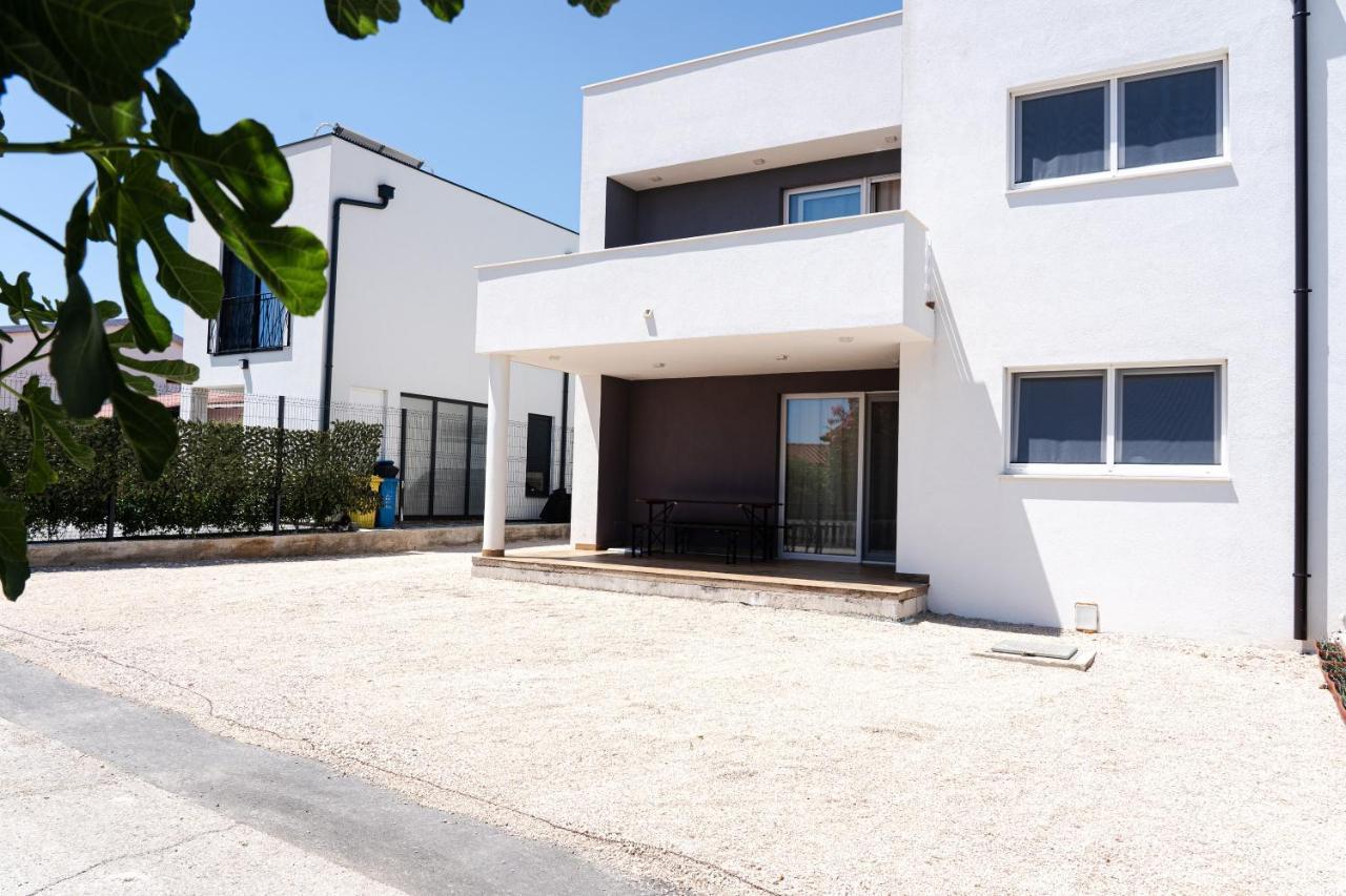 Station 22 - Brand New Apartment With A Terrace And Private Parking Vir Eksteriør bilde