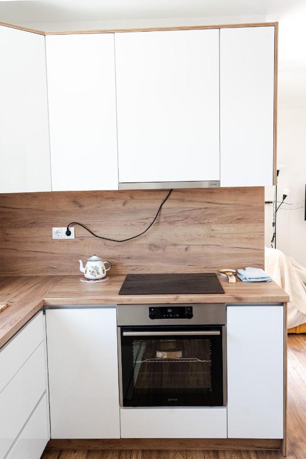 Station 22 - Brand New Apartment With A Terrace And Private Parking Vir Eksteriør bilde