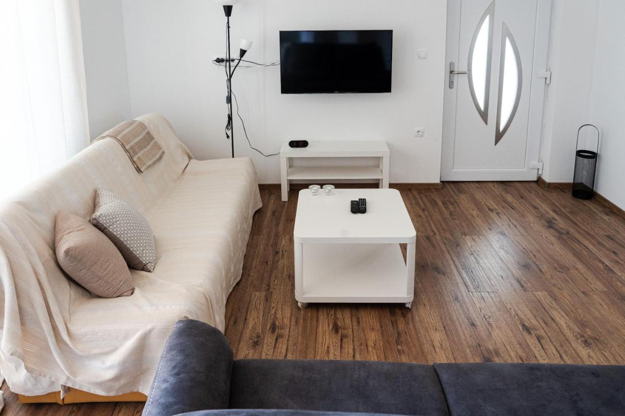 Station 22 - Brand New Apartment With A Terrace And Private Parking Vir Eksteriør bilde